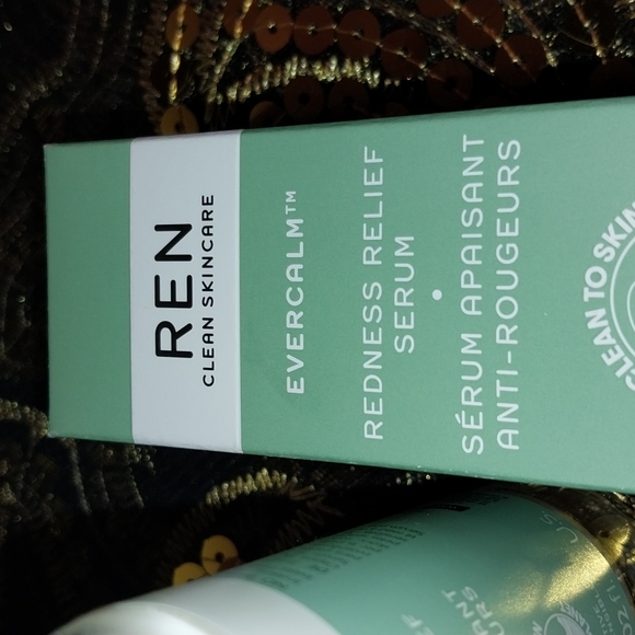 REN CLEAN SKINCARE EVERCALM REDNESS RELIEF SERUM Defends against free radicals.. - Picture 2 of 11